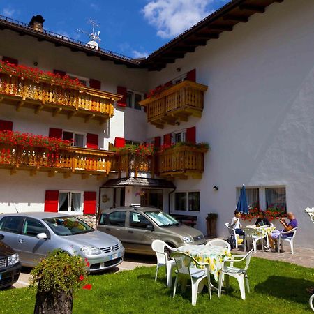 Hotel Garni Tyrolia Campitello di Fassa Zewnętrze zdjęcie
