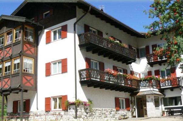 Hotel Garni Tyrolia Campitello di Fassa Zewnętrze zdjęcie