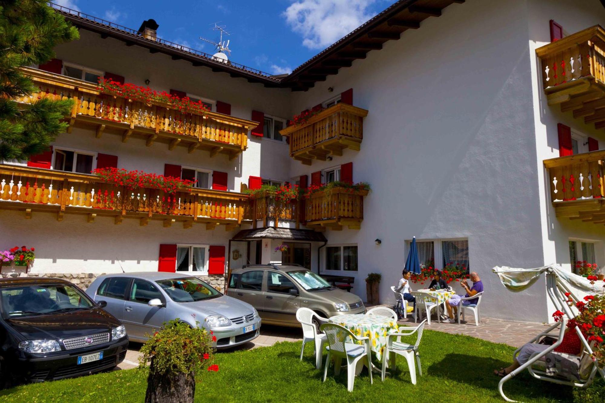 Hotel Garni Tyrolia Campitello di Fassa Zewnętrze zdjęcie