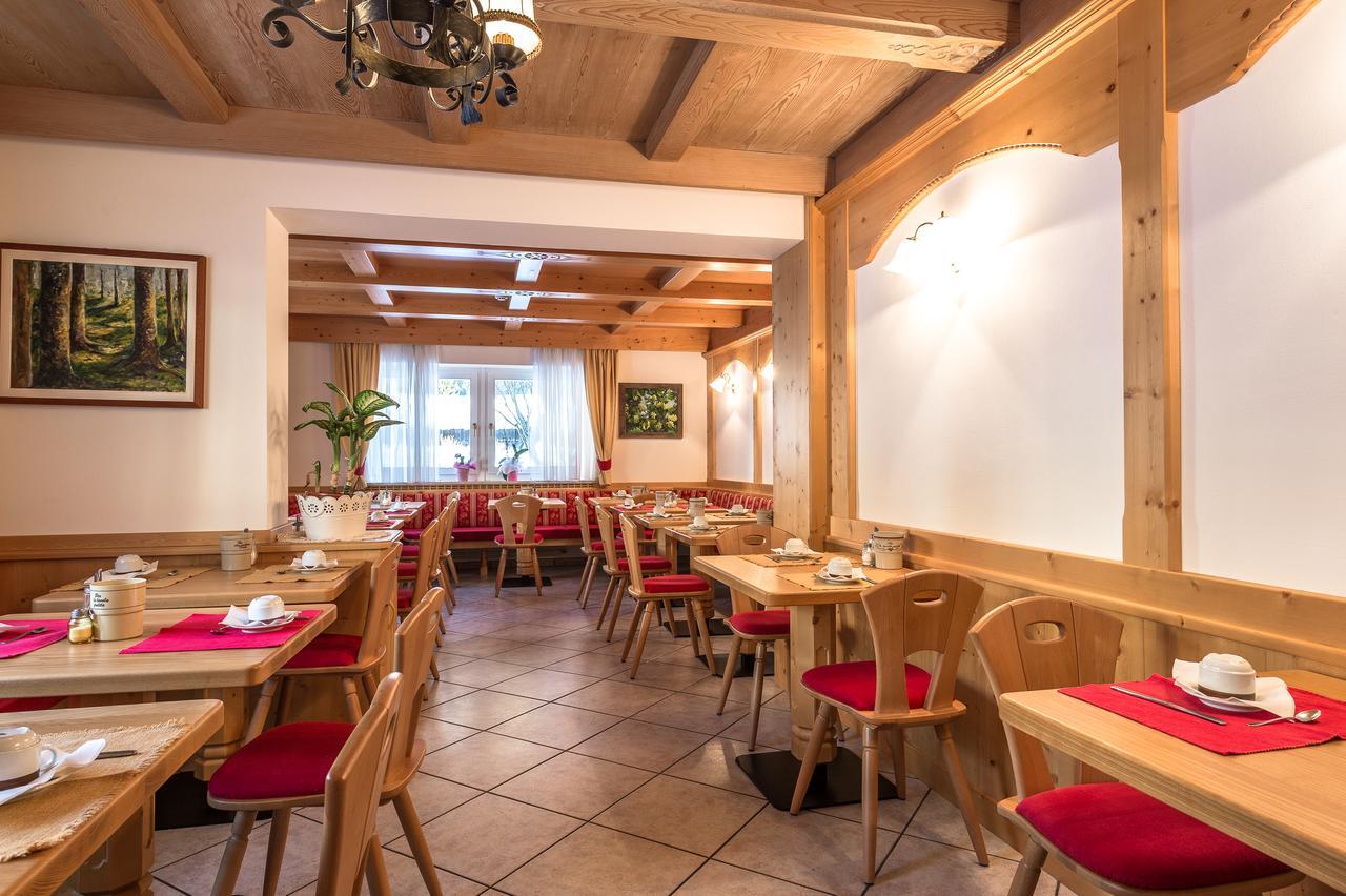 Hotel Garni Tyrolia Campitello di Fassa Zewnętrze zdjęcie