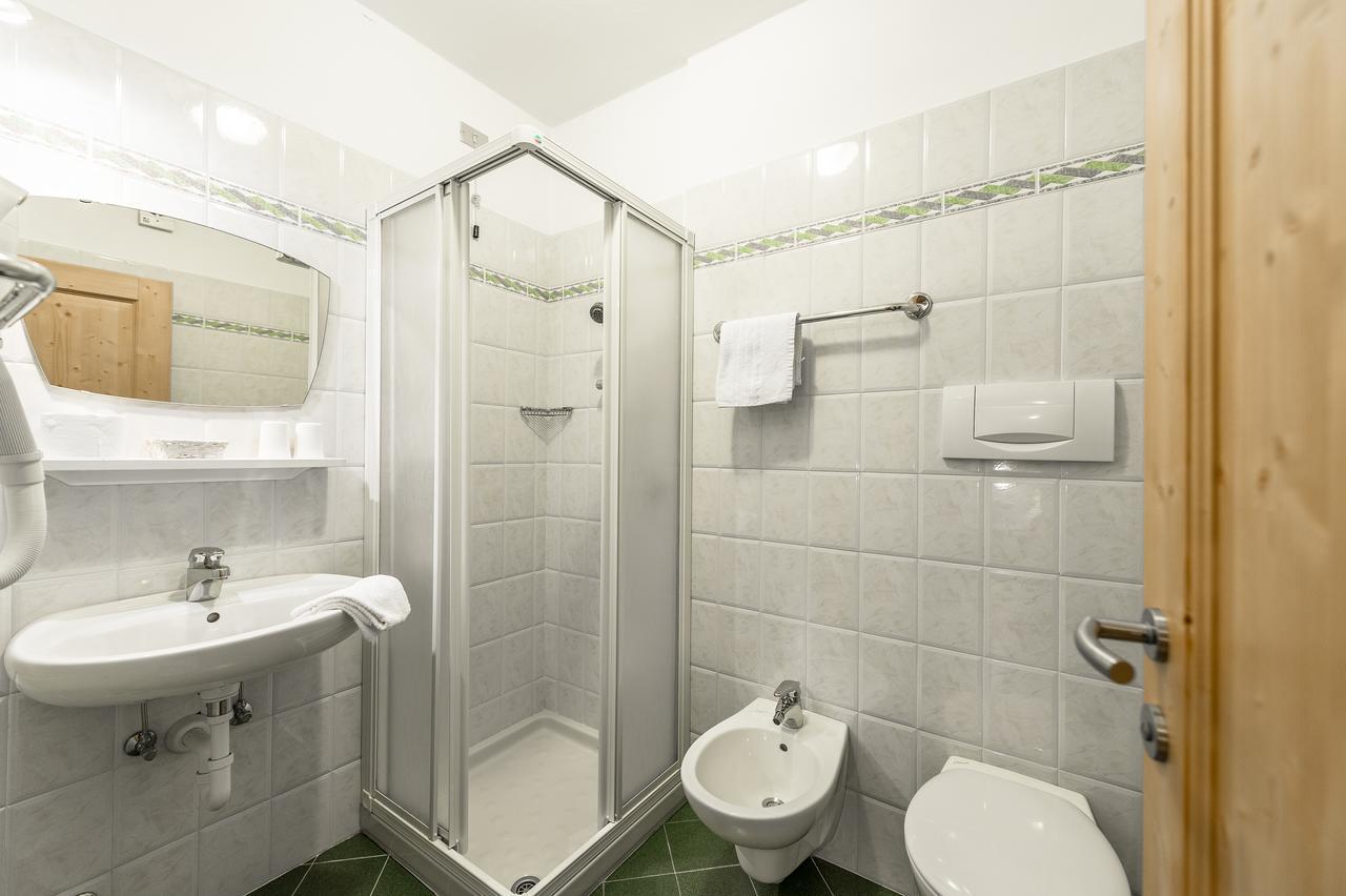 Hotel Garni Tyrolia Campitello di Fassa Zewnętrze zdjęcie