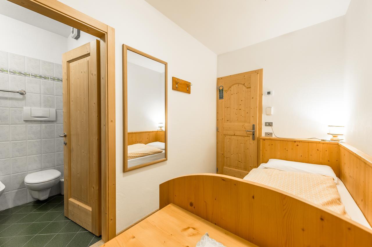 Hotel Garni Tyrolia Campitello di Fassa Zewnętrze zdjęcie