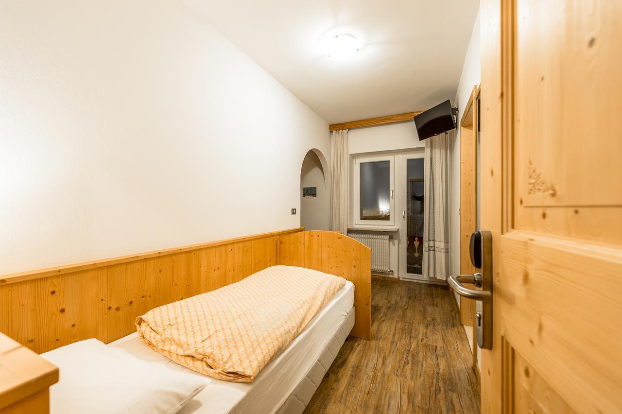 Hotel Garni Tyrolia Campitello di Fassa Zewnętrze zdjęcie