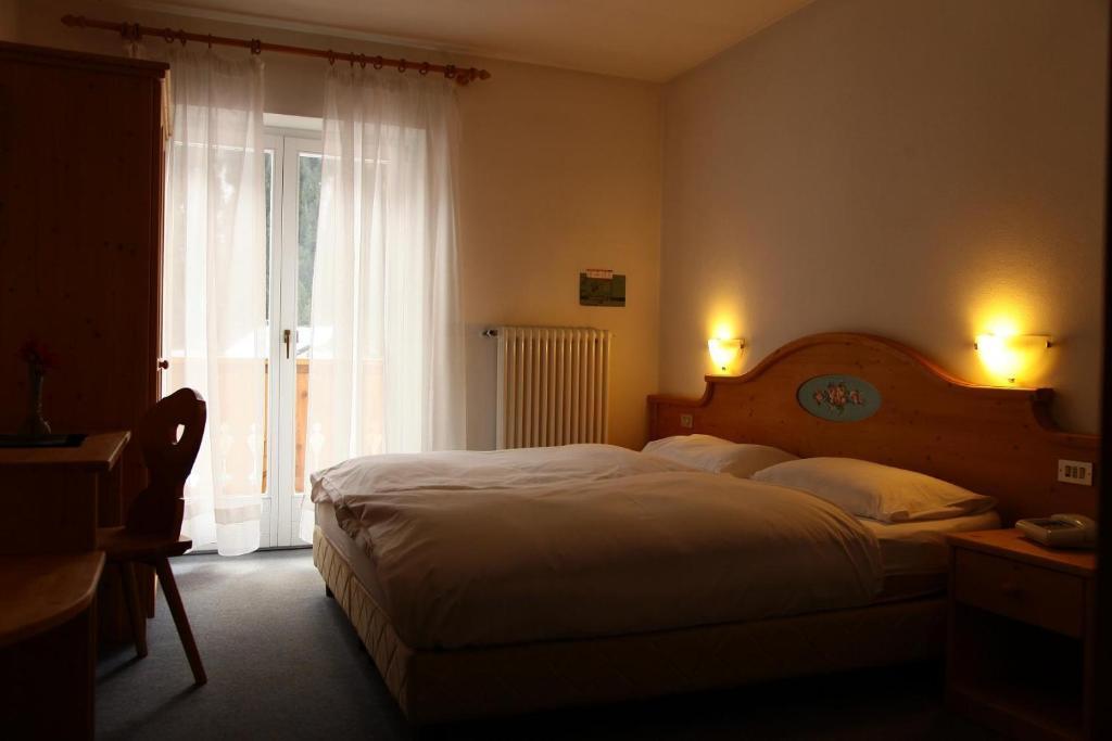 Hotel Garni Tyrolia Campitello di Fassa Pokój zdjęcie